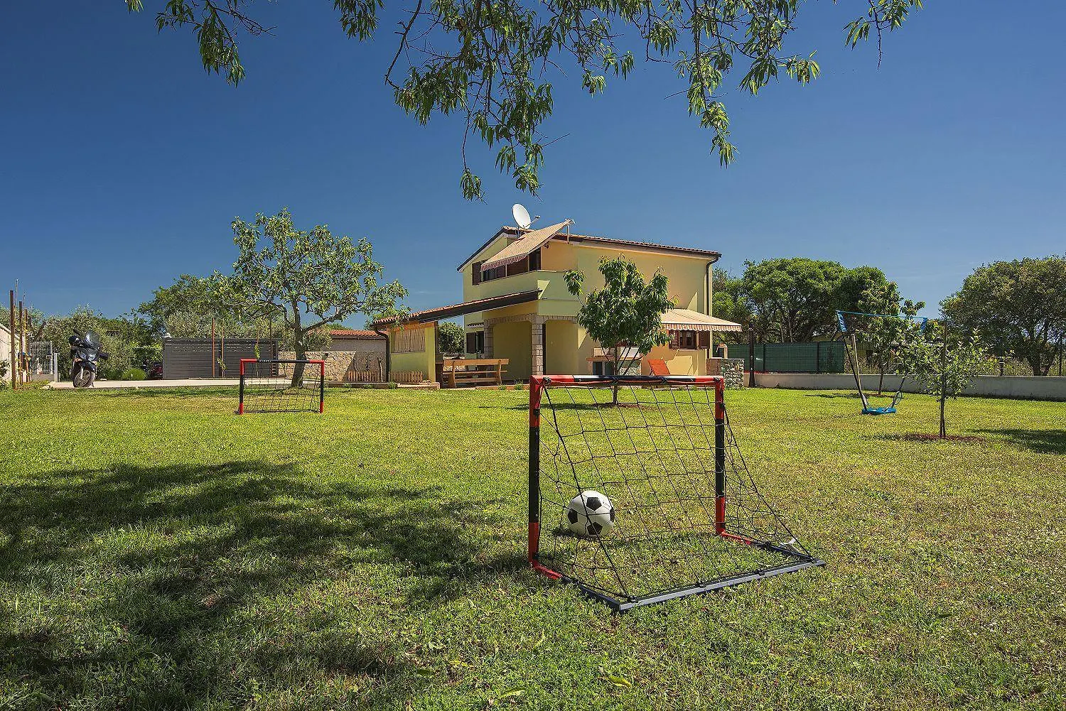 Сasa de vacaciones Ferienhaus Mit Badminton- Und Minifussballplatz Pula Croacia