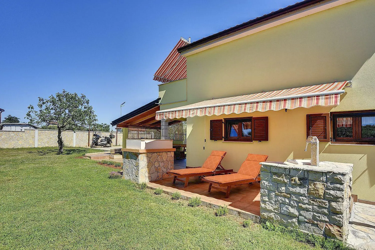 Ferienhaus Mit Badminton- Und Minifussballplatz Pula