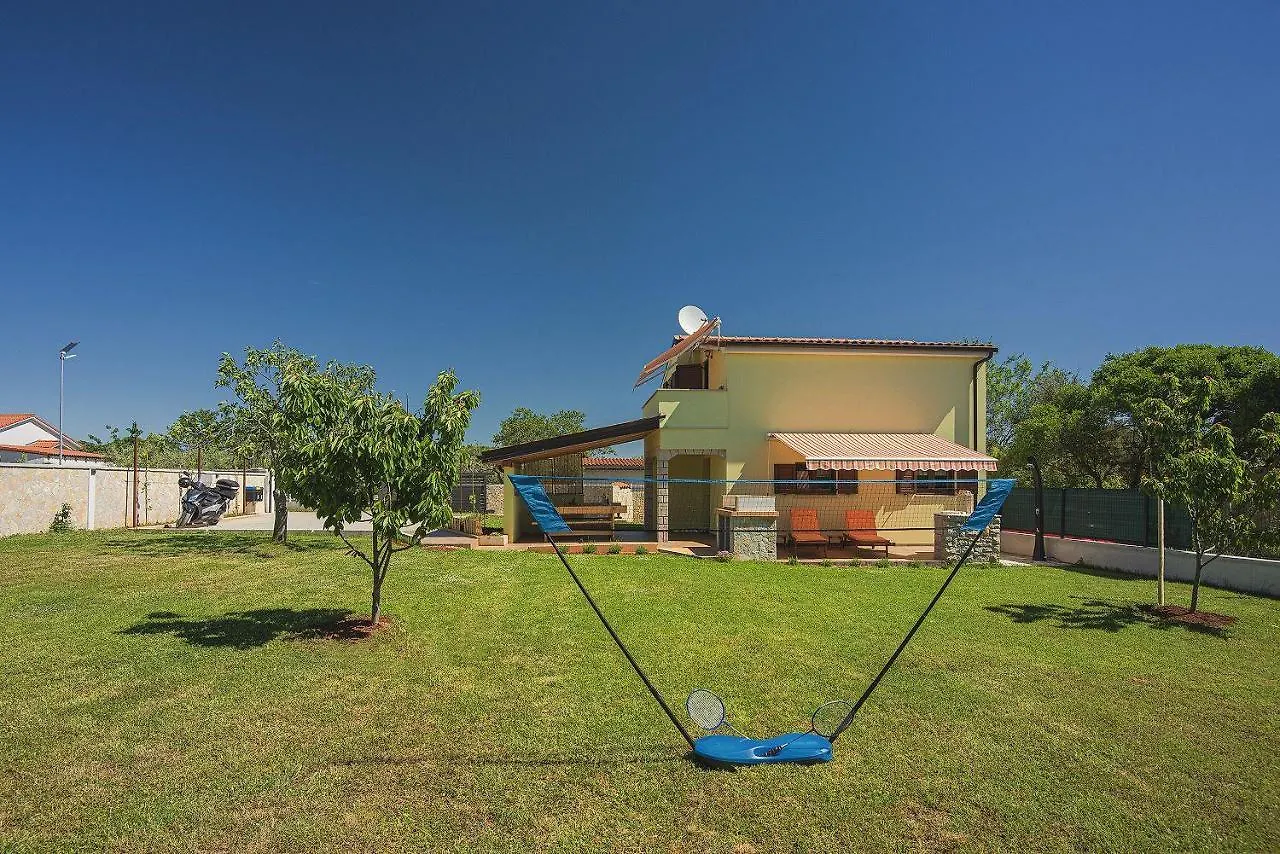 Ferienhaus Mit Badminton- Und Minifussballplatz Pula Holiday home